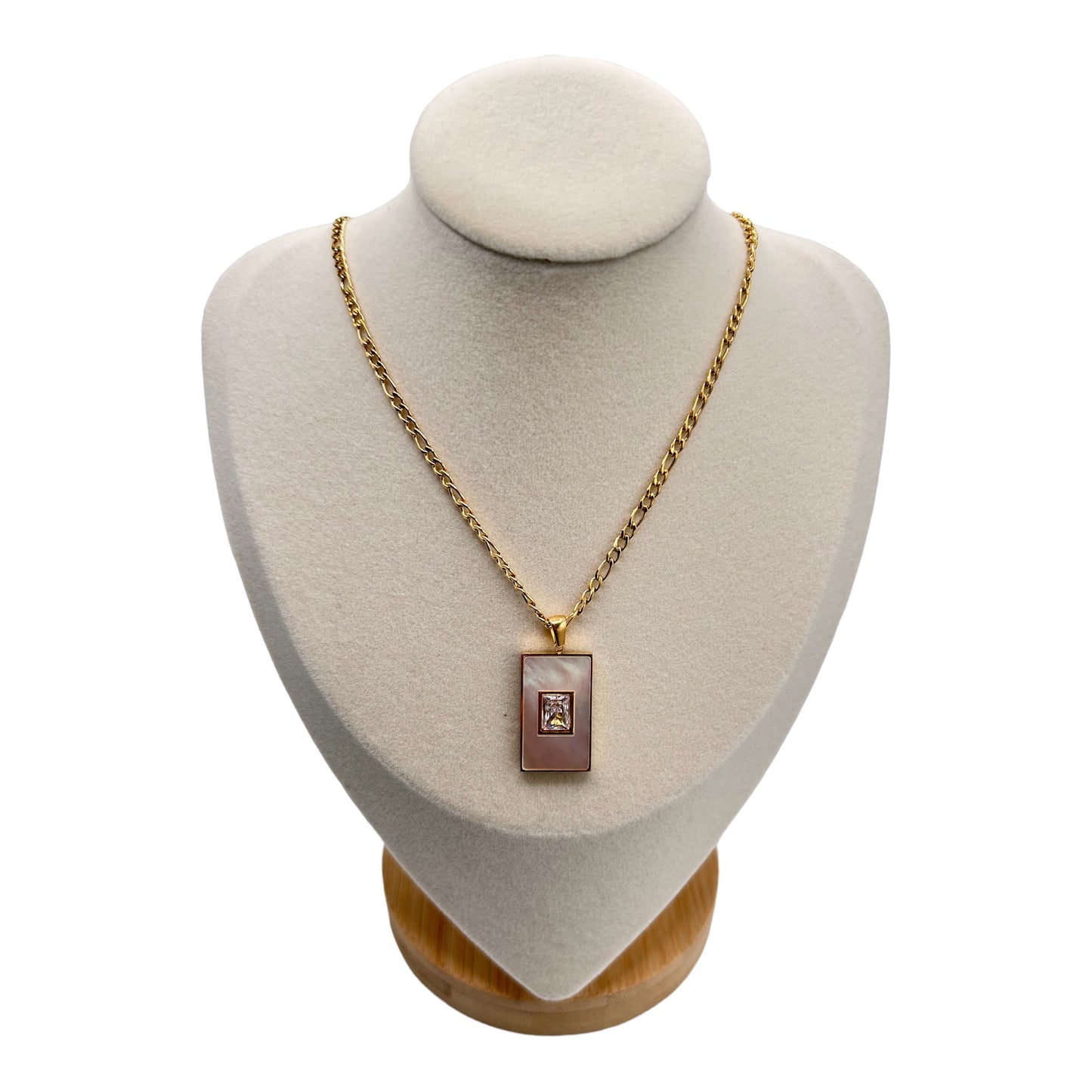 Cordelia - Pendant Necklace in Mother of Pearl Shell and Onyx