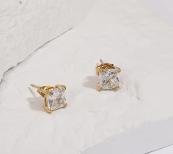 Edinburgh - Stud Earrings in Diamond Cut