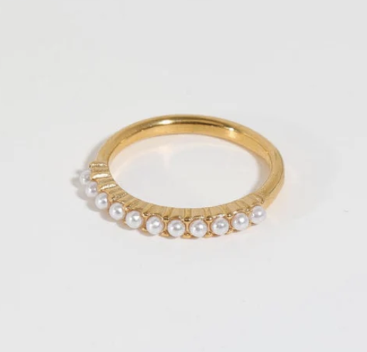 Diana - Vintage Pearl Ring in Gold