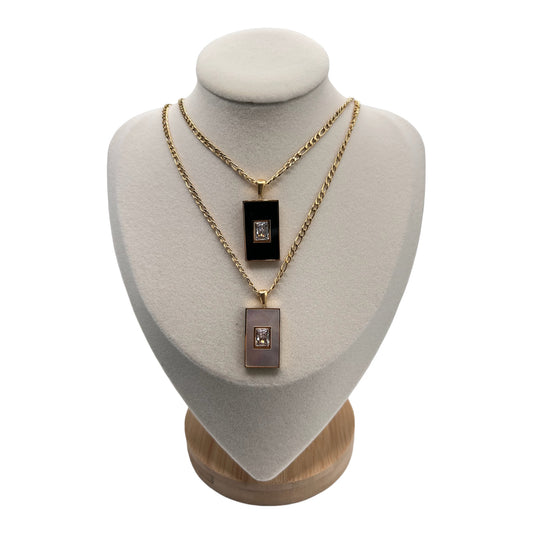 Cordelia - Pendant Necklace in Mother of Pearl Shell and Onyx